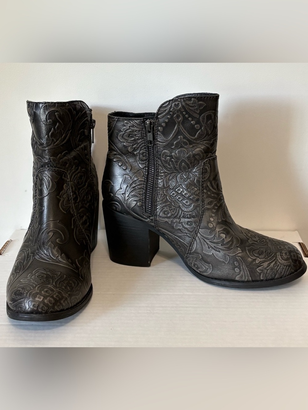 Sterling River Black Embossed Leather Western Ankle Boots Floral Paisley 8.5